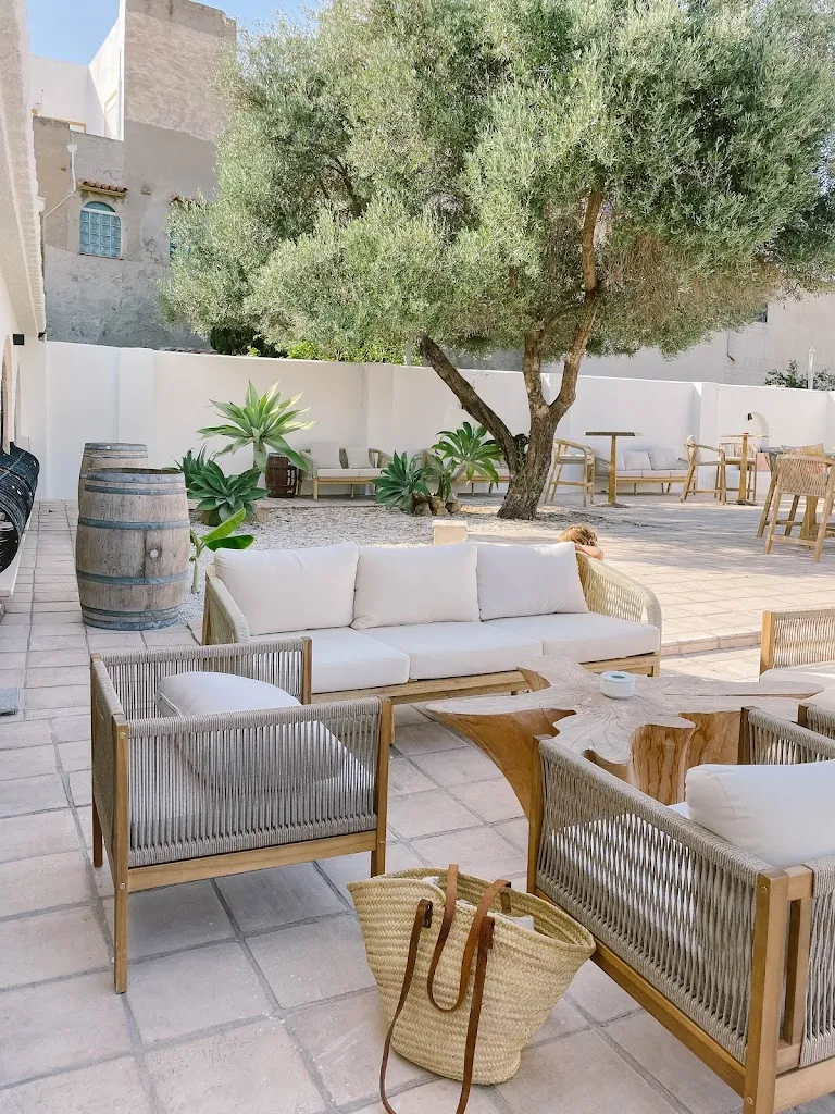 Workhouse Collective_Bull and Bear_Benitachell/Poble Nou de Benitatxell el_review