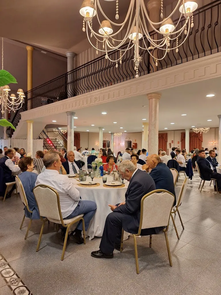 Alejandro Gómez_Restaurante El Trocadero - Salon de Celebraciones_Valverde del Camino_review