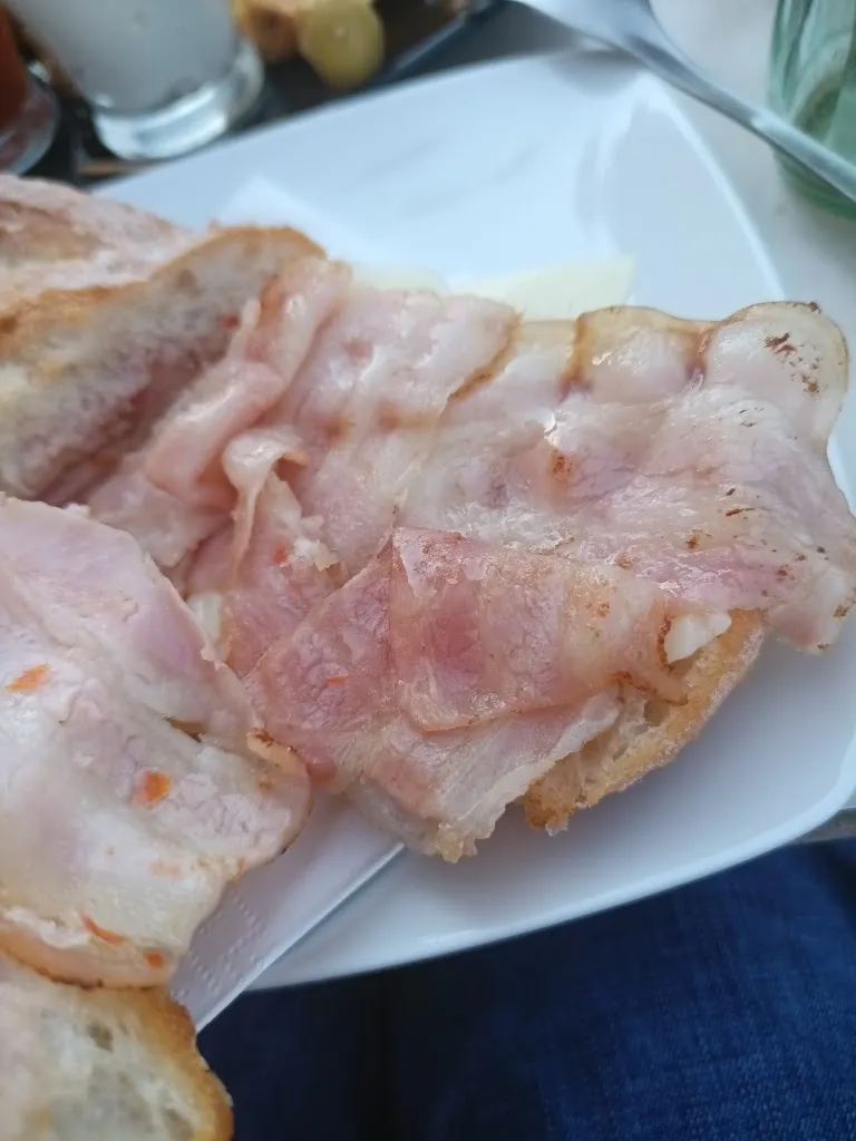 Ivan Pitu_Bar cafetería Malibú_Albalatillo_review