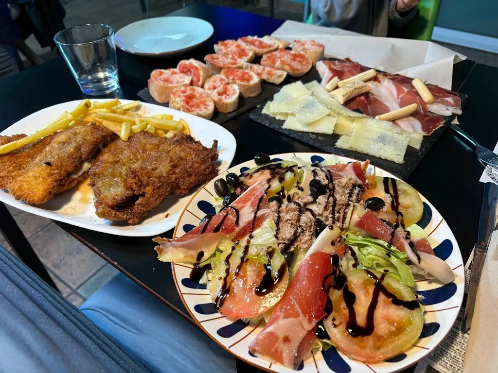 Leire Garcia_Restaurante Bar Piscinas Sariñena_Albalatillo_review