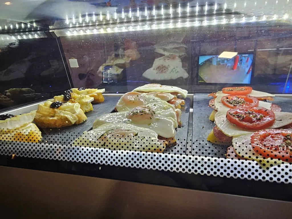 Gongola restaurant in Albalatillo