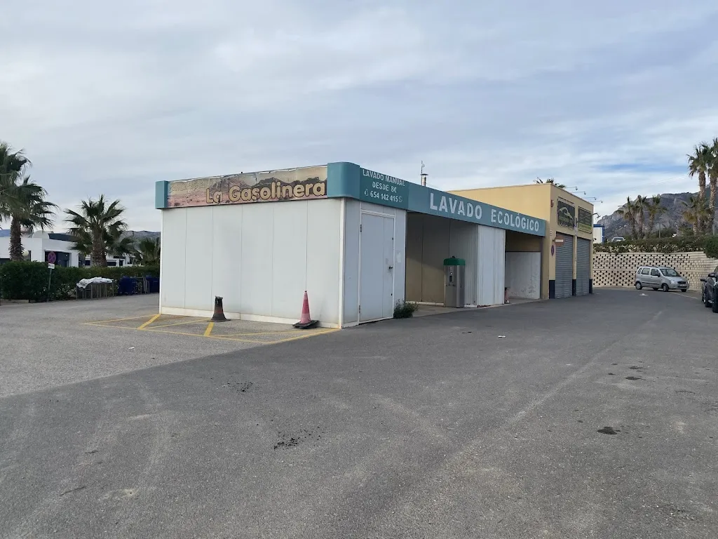 M Jones_Lagasolinerabusot_Busot_review