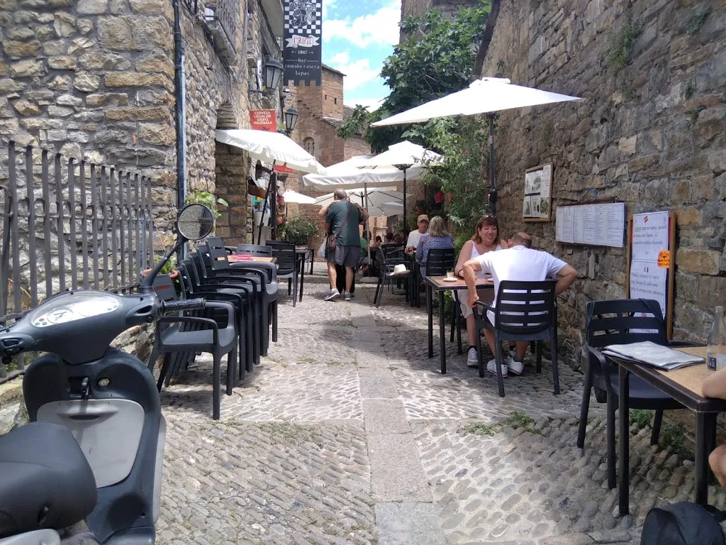 Bar Tapas L'alfil restaurant in Aínsa-Sobrarbe