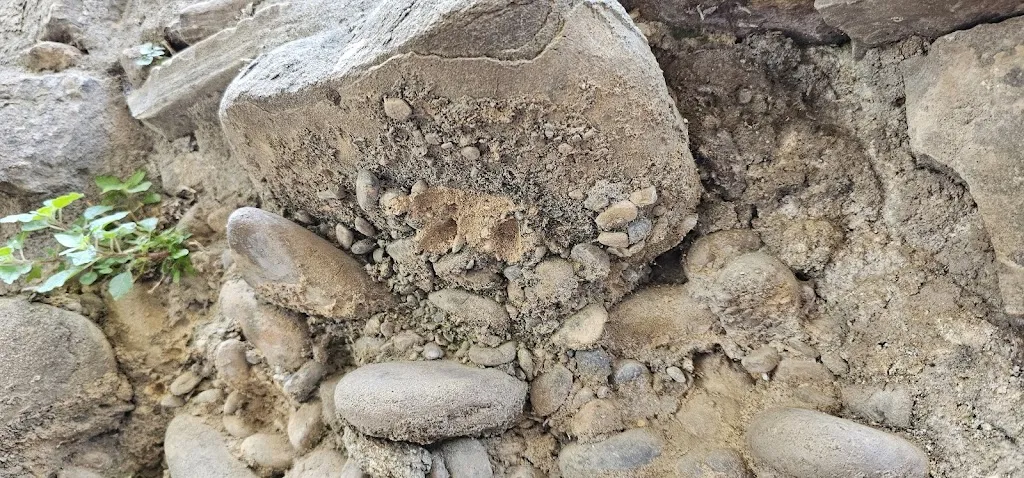 Julia Pfaff_Plaza Mayor Ainsa_Aínsa-Sobrarbe_review