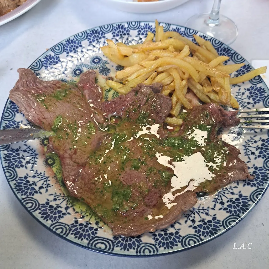 Local social arrabal restaurant in Alberuela de Tubo