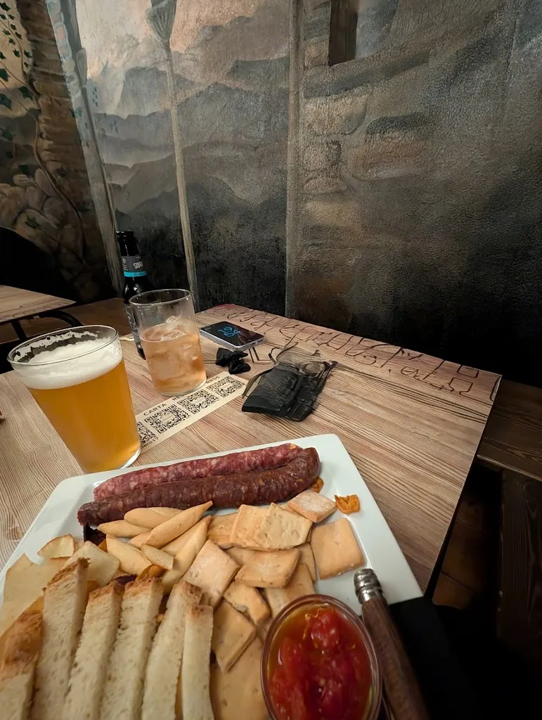 Andrew Roulston_Pub L' Abrevadero_Aínsa_review