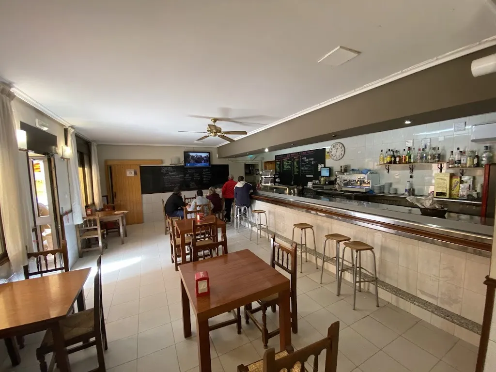 BAR CAFETERÍA RESTAURANTE Los Rosales. restaurant in Angüés