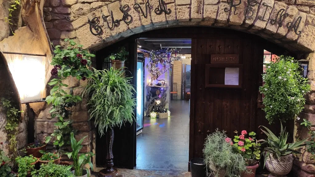 Restaurante Cueva Reina | Alquézar restaurant in Alquézar