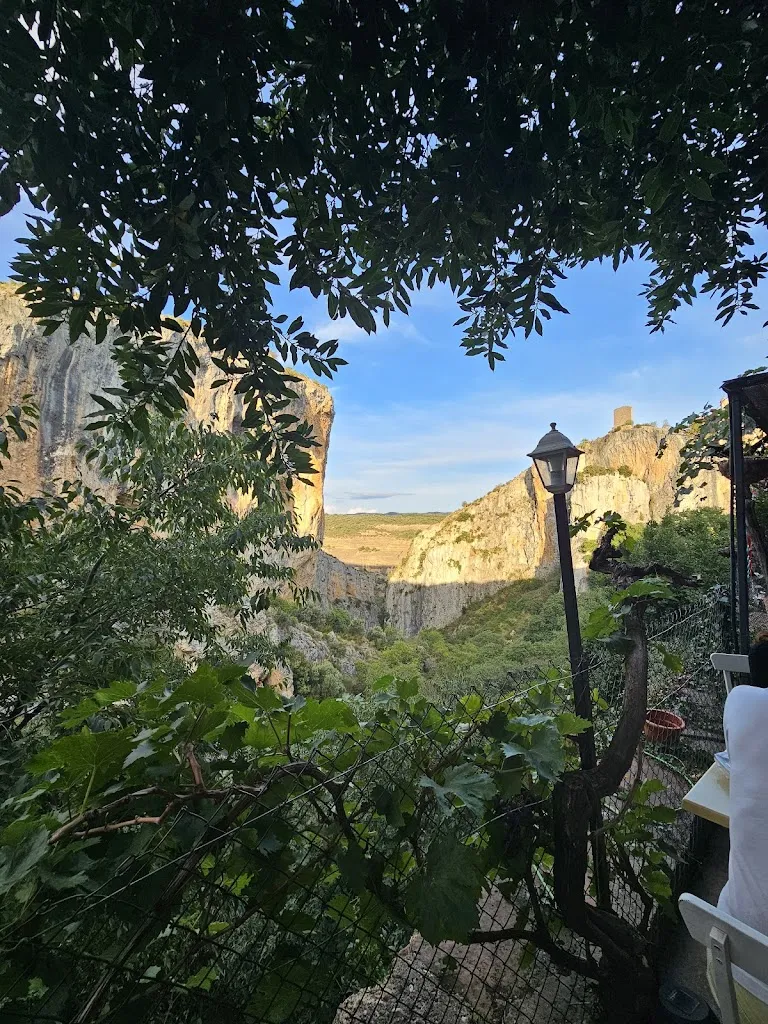 Debbi Evans_Bar VillaCantal | Alquézar_Alquézar_review