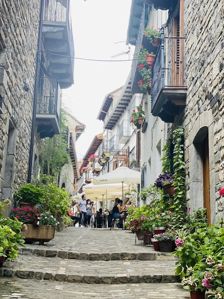 Kara C._Berari mountain tavern_Ansó_review