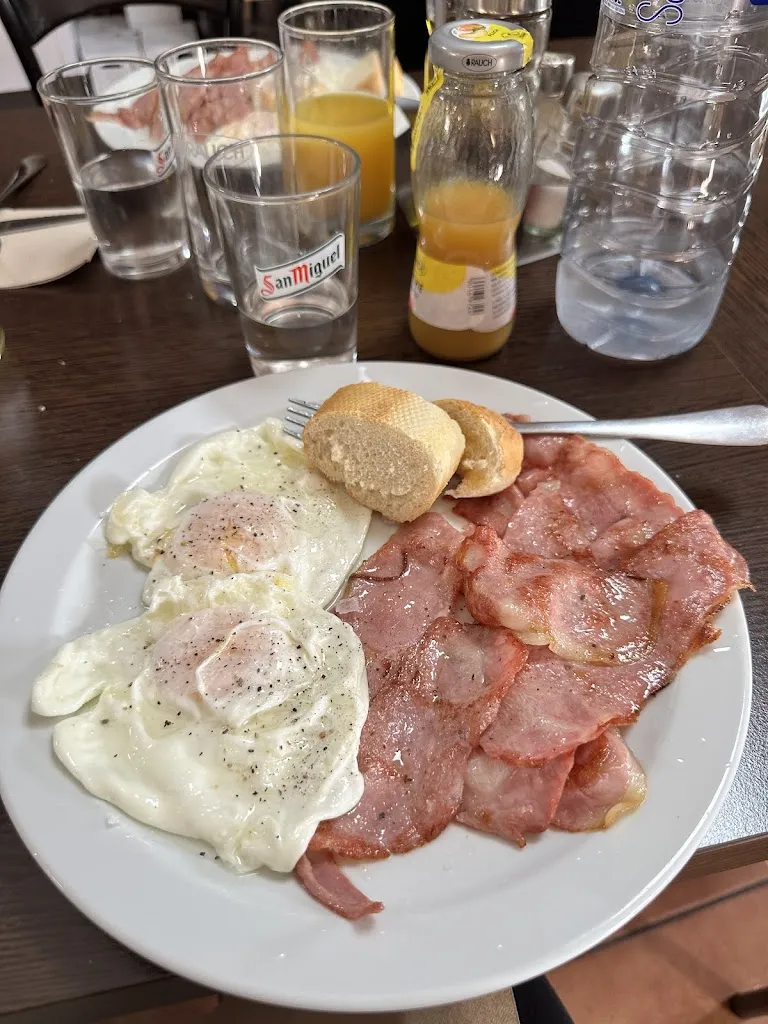 Ian Glazer_Bar Restaurant La Baells_Baells_review