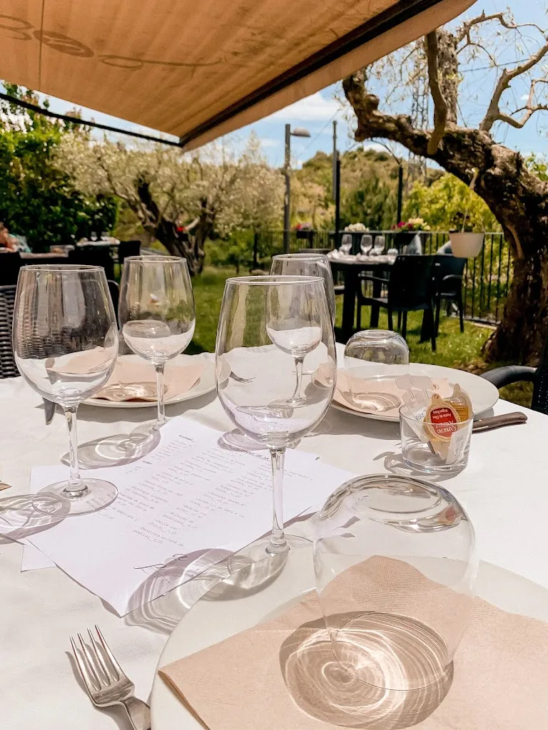 The Trip Log · Travel Blog_Restaurante ARP en Benabarre terraza-jardin_Benabarre_recensione