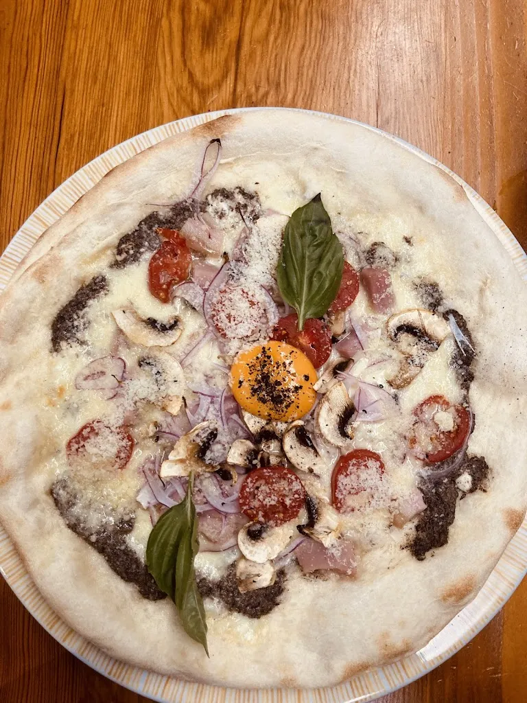 Noah Roschlaub_Restaurante La Vita Pizzería_Bielsa_recensione