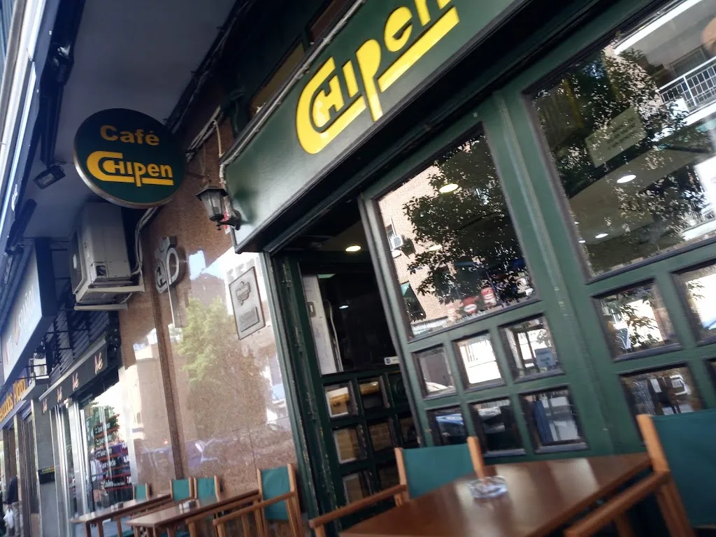 Chipen Café Pub restaurant in Boltaña