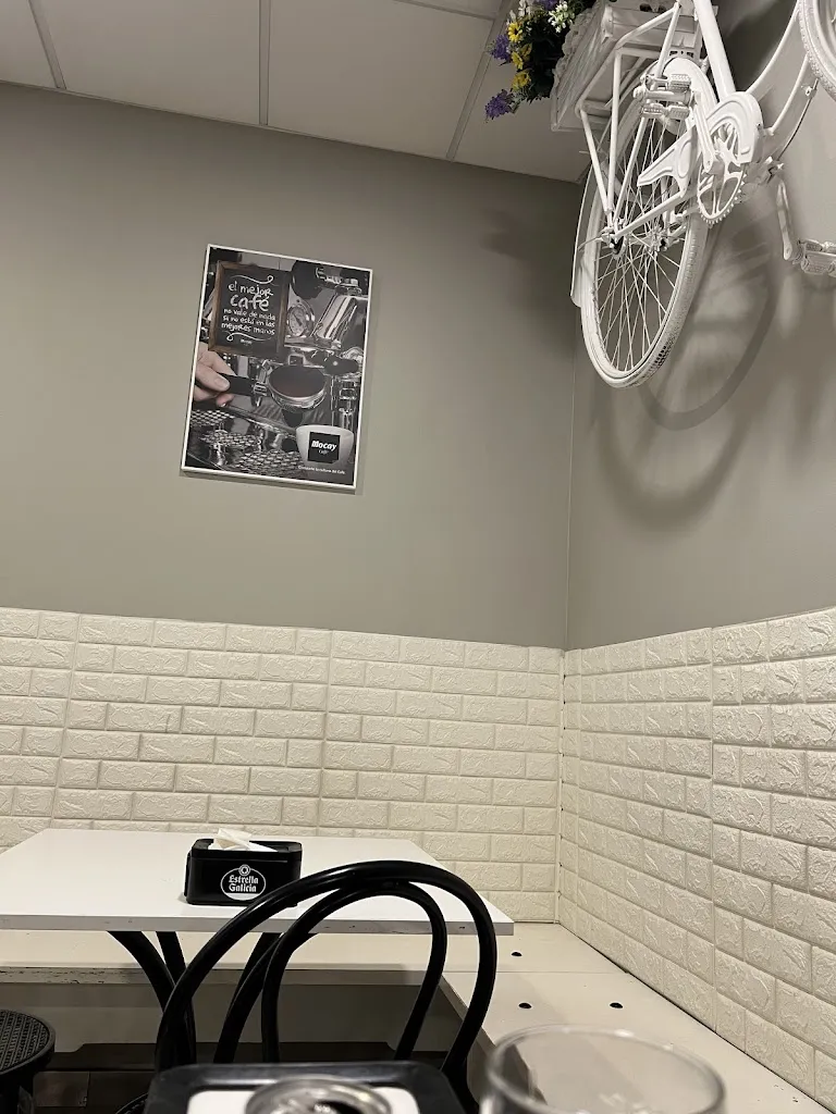 Adrian cecconi mosca_Bar Avenida_Barbastro_review