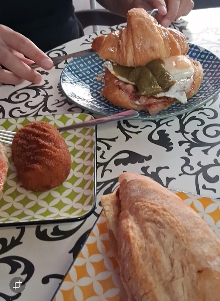 Mireia M.P._Cafeteria Office_Barbastro_review