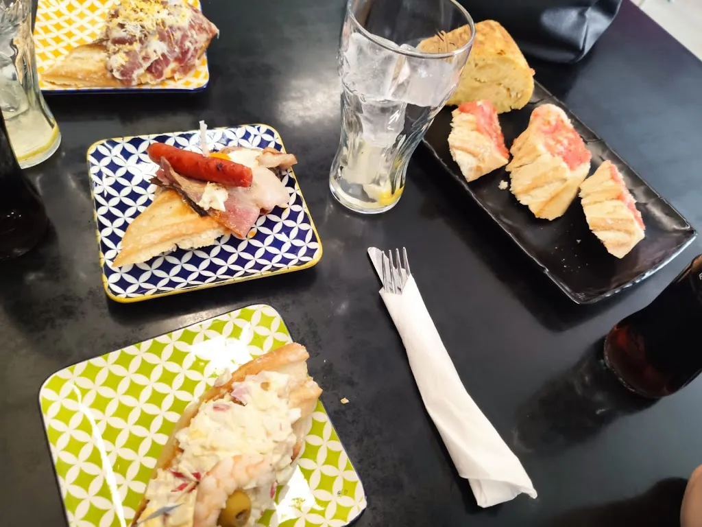 Marta_Cafeteria Office_Barbastro_review