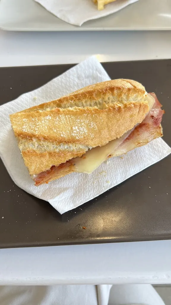 LOS AMICS BAR-RESTAURANTE_Camporrells_slider_image_2