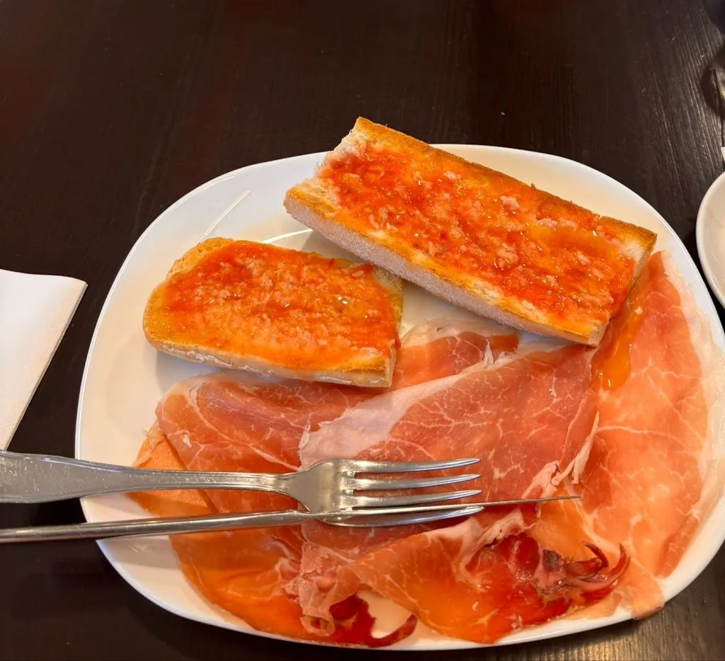 Carlos Romero_Hotel, Cafeteria ,Restaurante Giral_Biescas_review