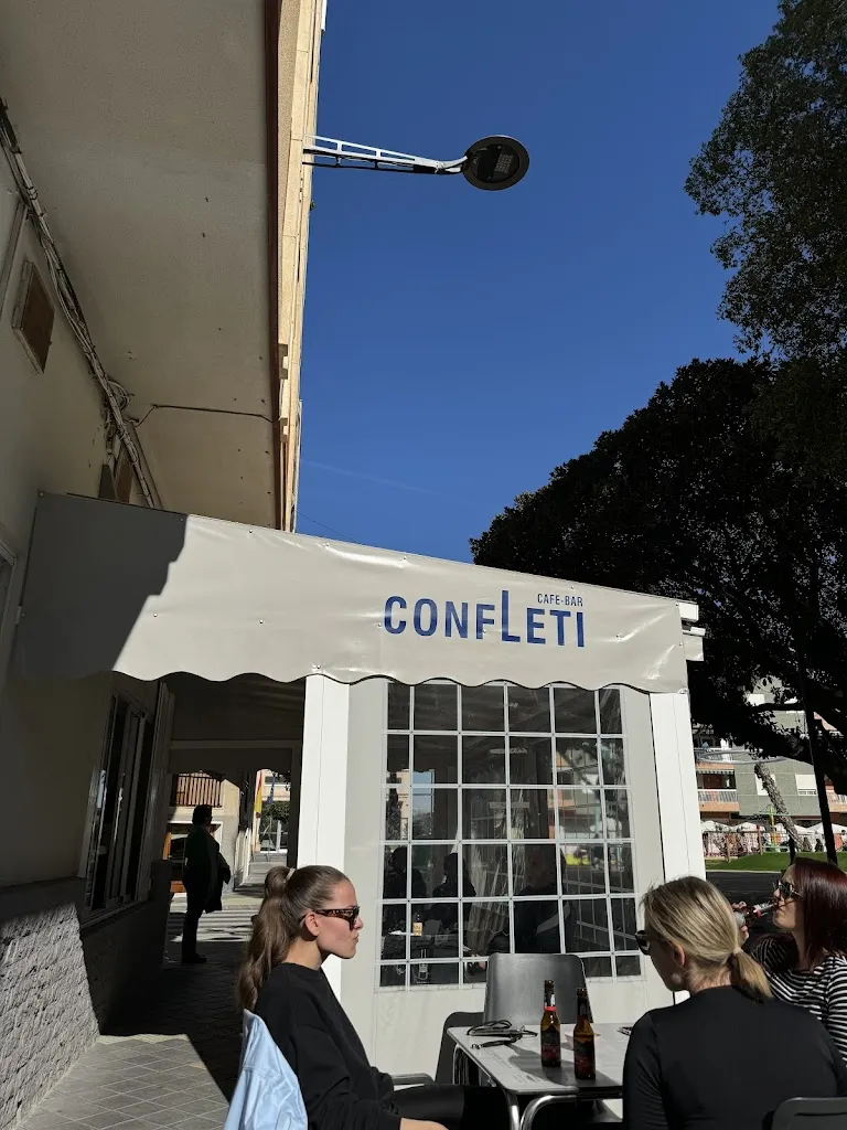 Enrique Pacheco_Confleti Café-Bar_Bigastro_review