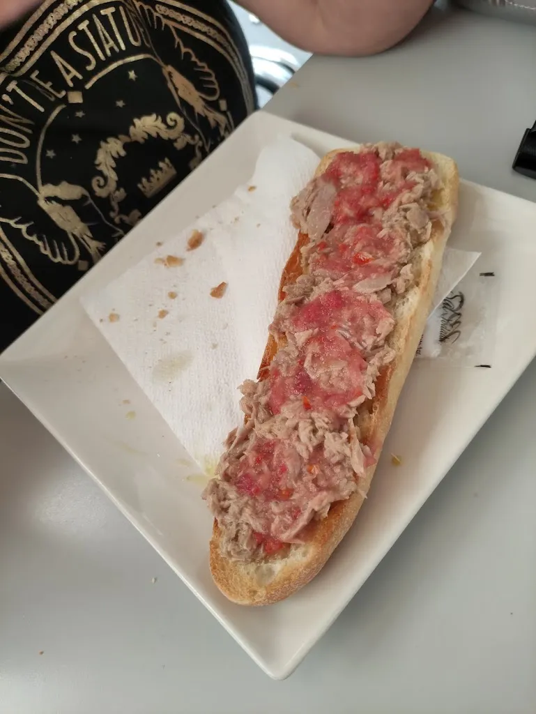 Josele Valverde_Confleti Café-Bar_Bigastro_review