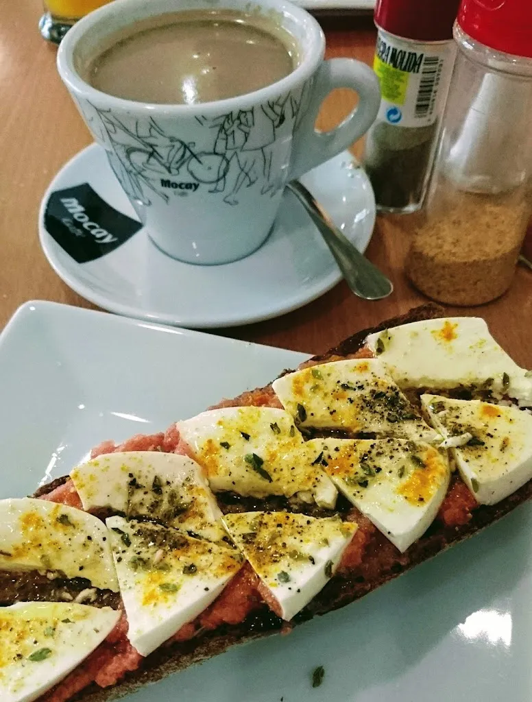 Confleti Café-Bar_Bigastro_slider_image_2