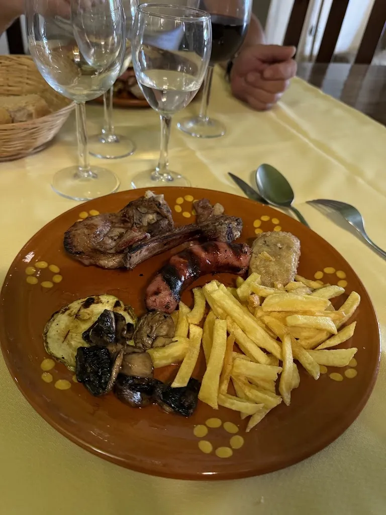 Hotel Restaurante Mesón de Colungo_Colungo_slider_image_3