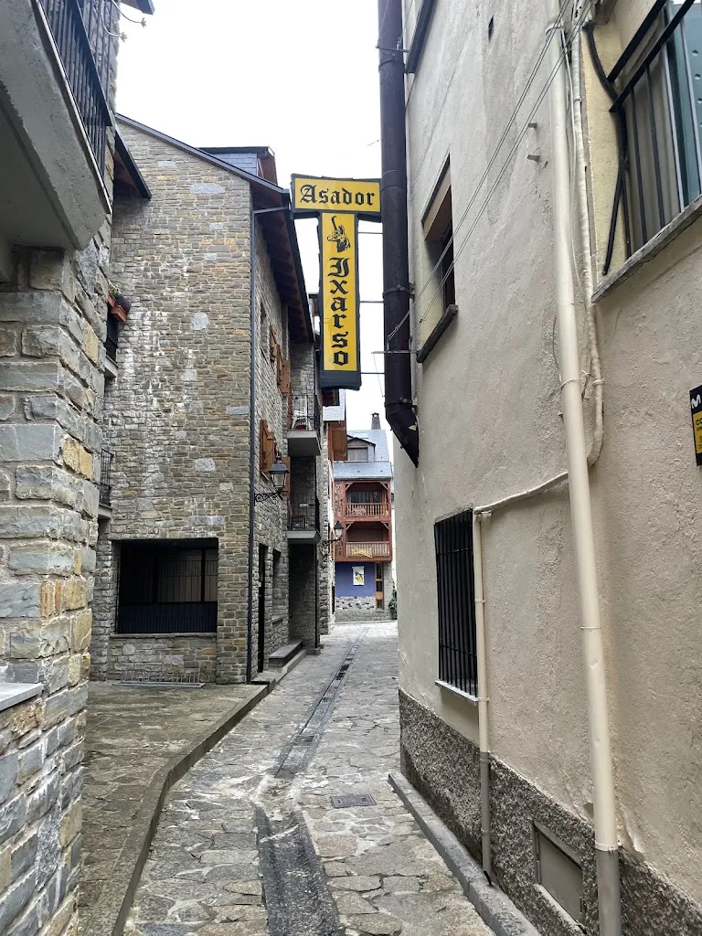 Carlos Calzada_Asador Ixarso_Benasque_review