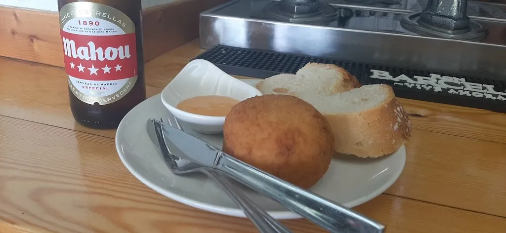 ut440c1 ut440c2_Bar Plaza_Benasque_review