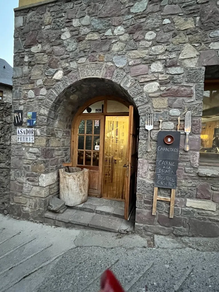 Anna Ubach_Casa Petris_Gistaín_review