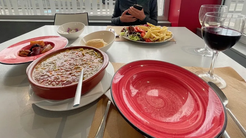 Ekaterina Borisova_Pimienta y Clavo_Grado El_review