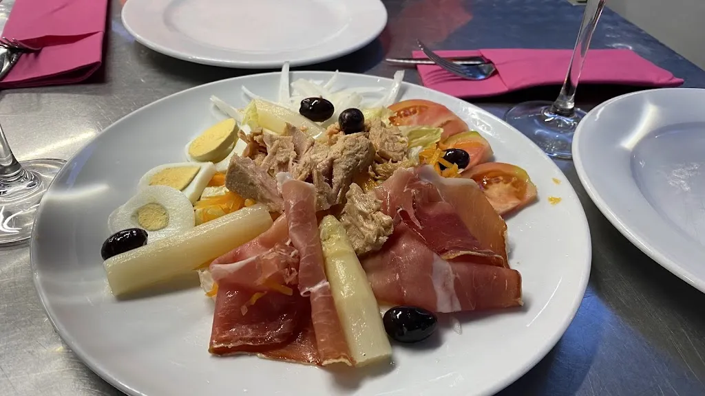 Restaurante El Embalse_Hoz de Jaca_slider_image_3