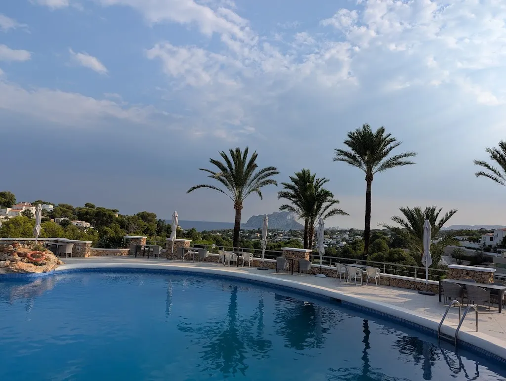 Paul Backhouse_DOS Toros_Benissa_review