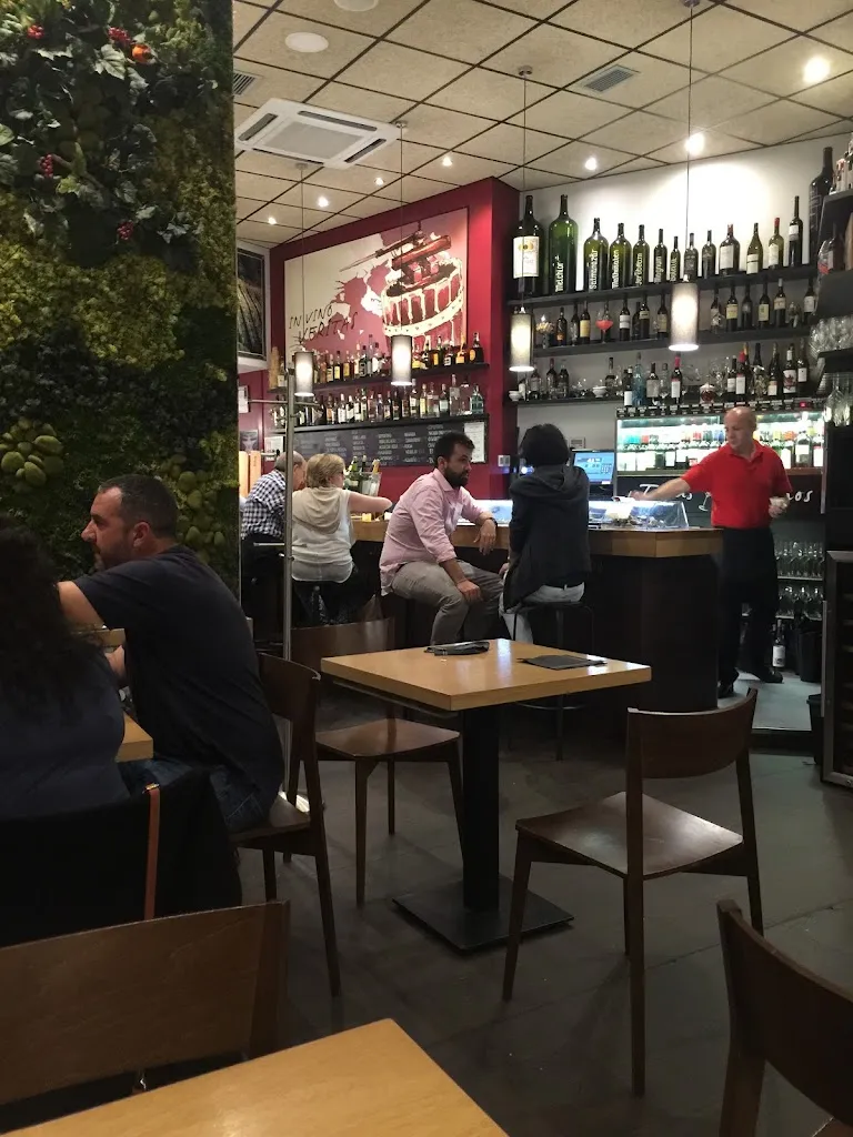 Simon Tempest Brown_19 Tapas y 500 Vinos_Jaca_review