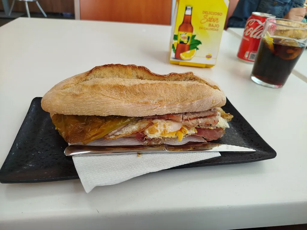 Carlos Pastor_Cafetería-Restaurante Gasolprice_La Almunia de Doña Godina_review