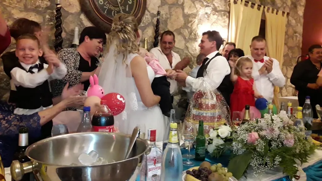 Restaurante La Gallega Hermanas SeliDen_La Almunia de Doña Godina_slider_image_1