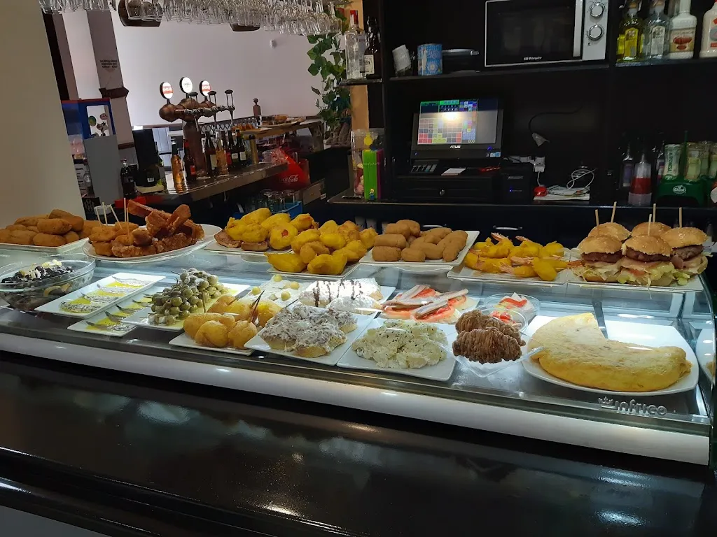 Hamburgueseria Granuja restaurant in Puebla de Alfindén