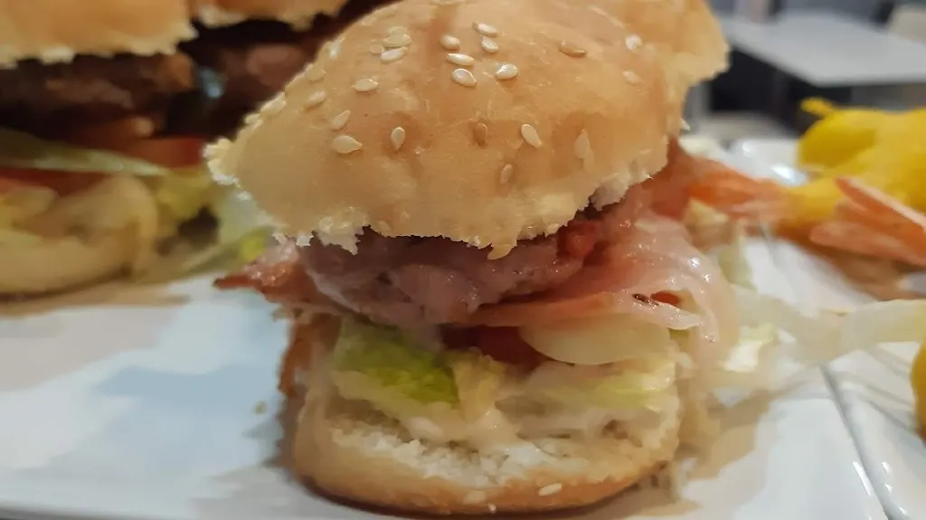 Hamburgueseria Granuja_Puebla de Alfindén_slider_image_3