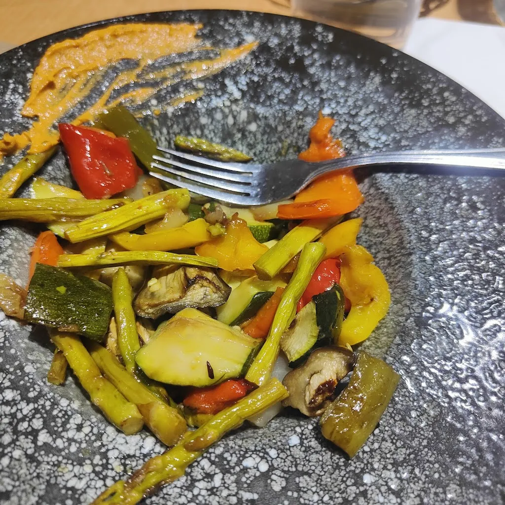 Borja González Abrisketa_EL DESCANSO 333 SL_Puebla de Alfindén_review