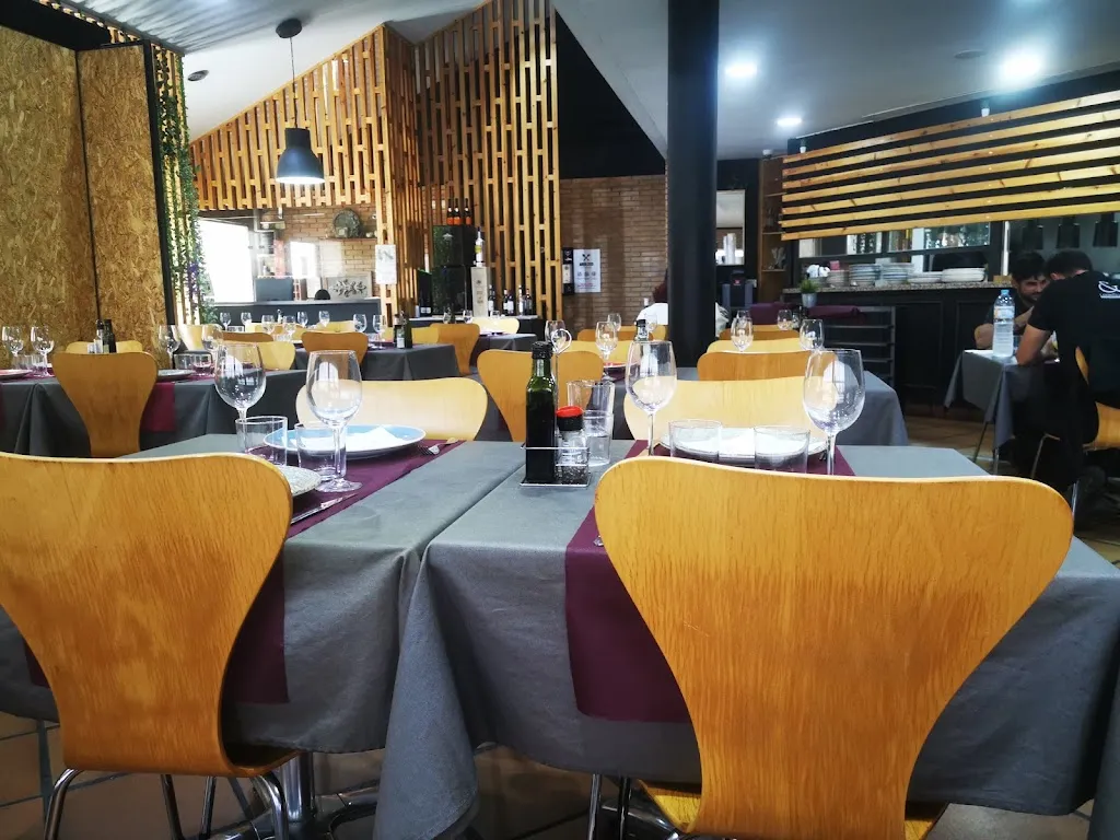 EL DESCANSO 333 SL restaurant in Puebla de Alfindén