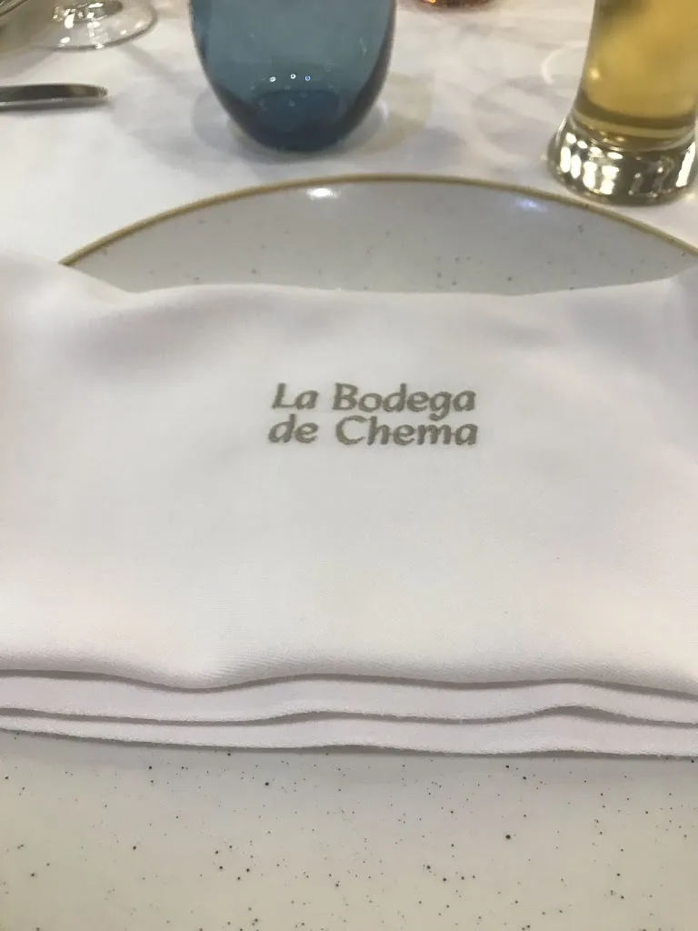 Stephen Kendall_Restaurante La Bodega de Chema_Oliver-Valdefierro_review