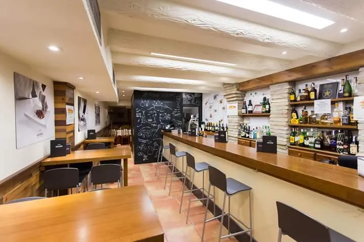 Restaurante Casa Pedro - Gastrobar restaurant in Oliver-Valdefierro