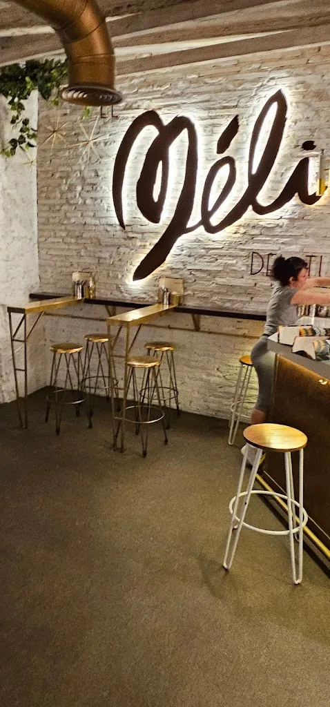 Meli Del Tubo restaurant in Oliver-Valdefierro