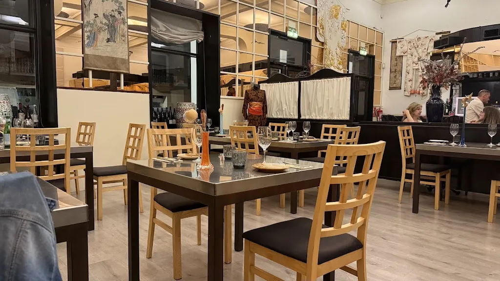 Christian Valade_El Windsor_Oliver-Valdefierro_review