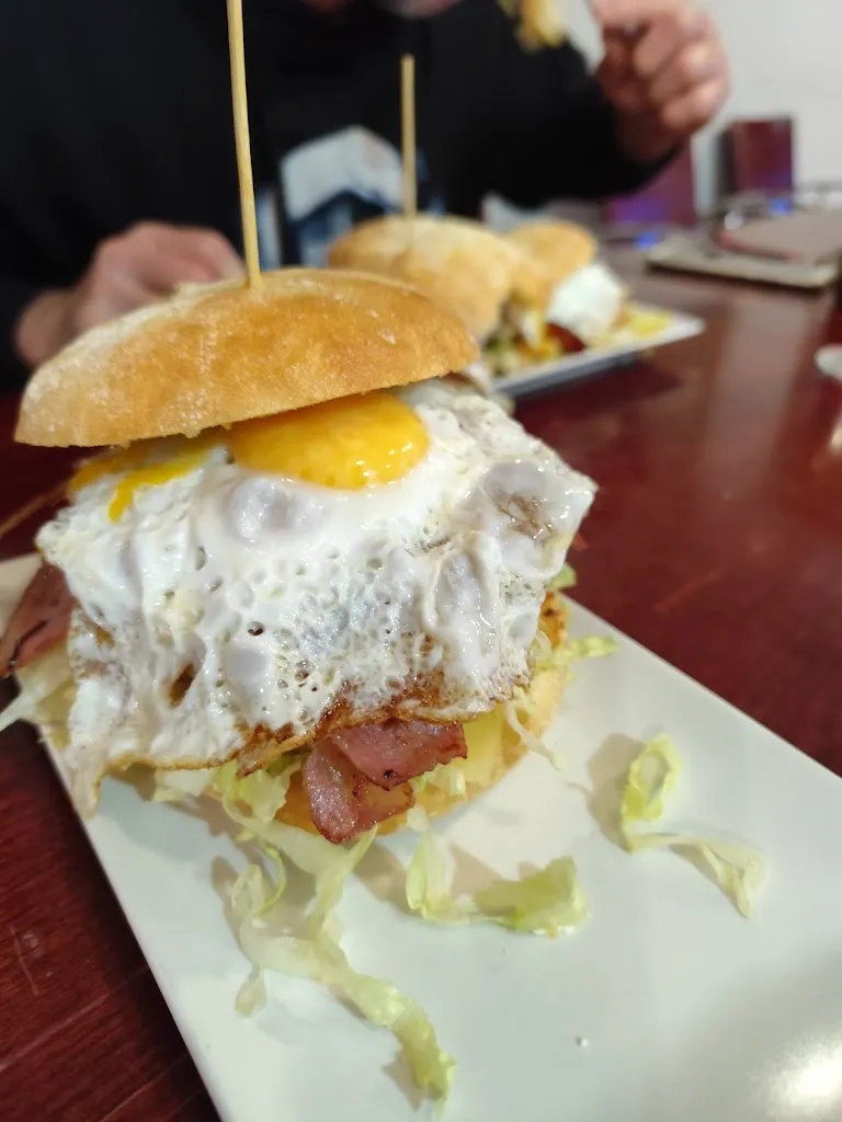 jara subias_Bar Social_Puebla de Castro La_review