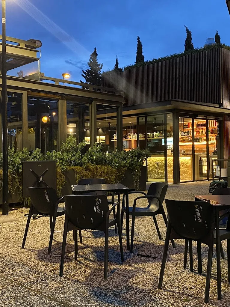 Vodevil Bungalobar restaurant in Montecanal