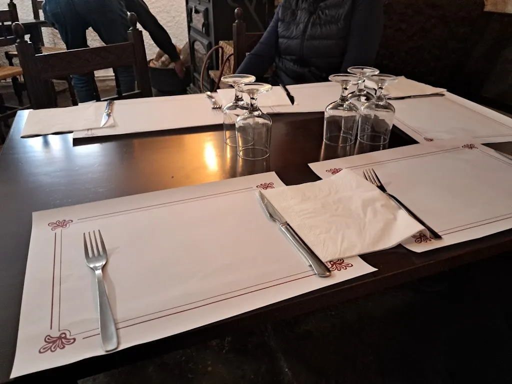 Yaroslav Kolodchenko_Mesón de la Reina_Puente la Reina de Jaca_review