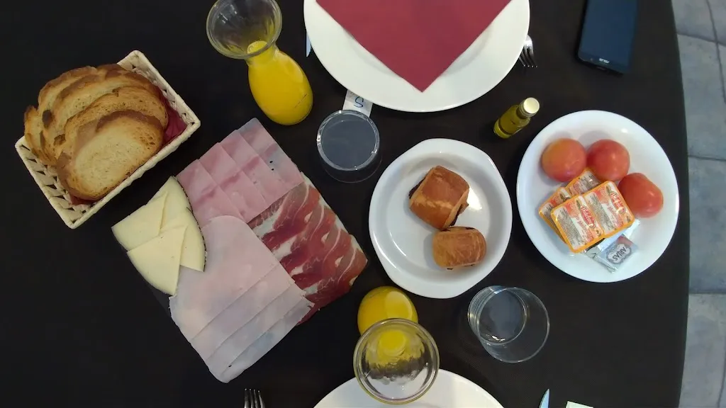 Jennifer Hsiao_Hostal Condes de Ribagorza_Puente de Montañana_review