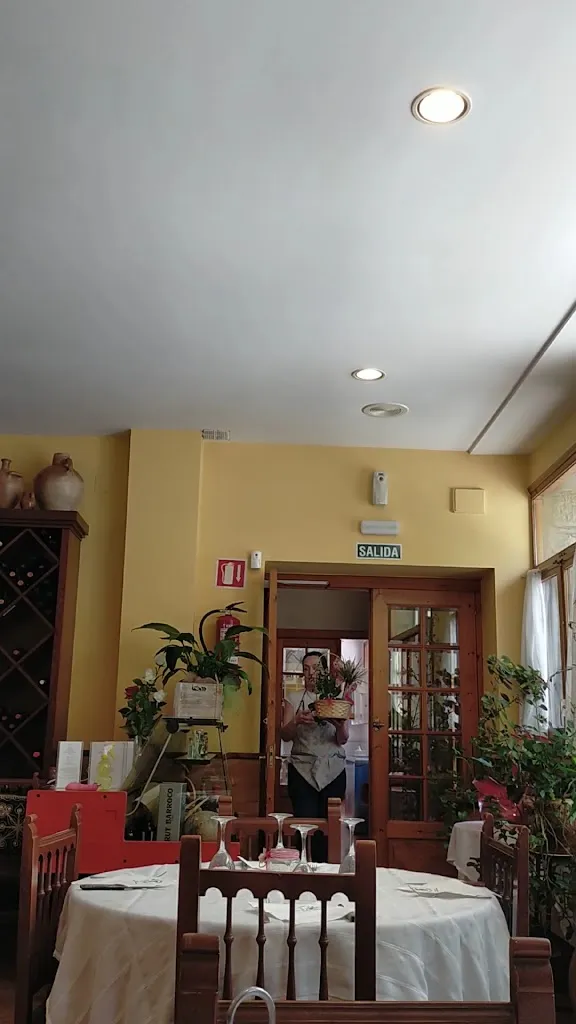 Hostal Condes de Ribagorza restaurant in Puente de Montañana
