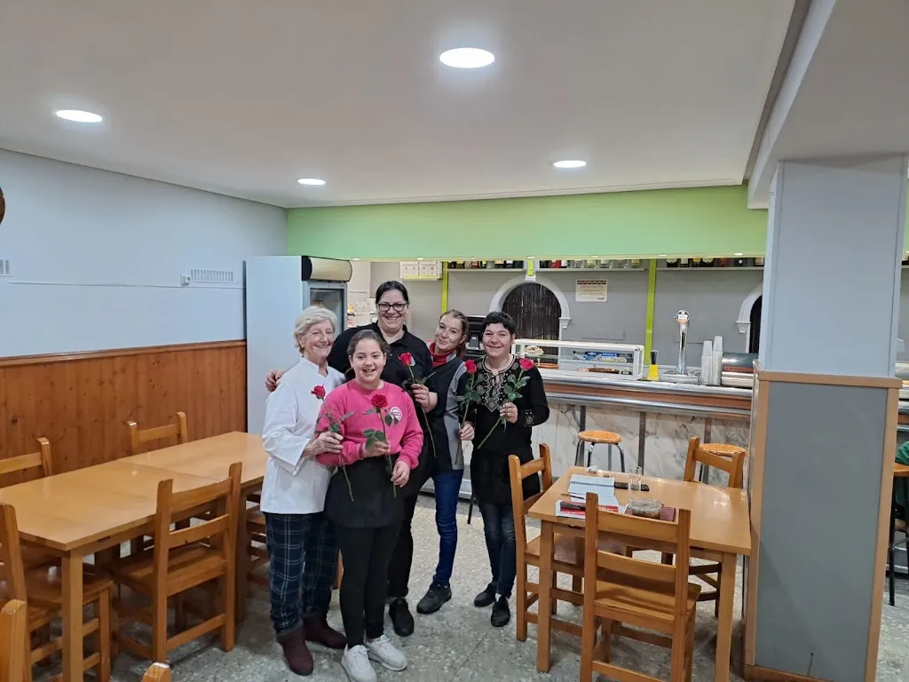 Bar avenida sangarren restaurant in Sangarrén